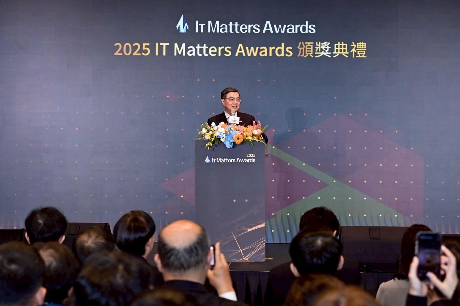 2025年12月9日行政院長卓榮泰出席第三屆「IT Matters Awards」頒獎典禮